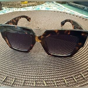 FRYE AND CO. Tortoiseshell Brown Sunglasses Temple with Gold Logo